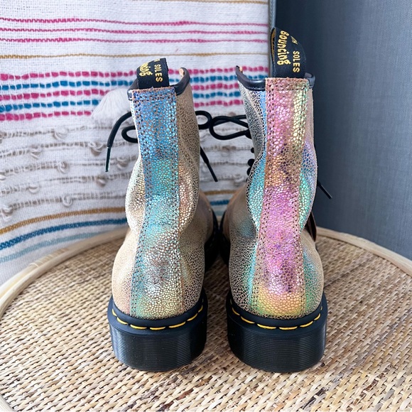 Dr. Martens 1460 Sand Rainbow Ray Multi Leather 8-Eye Boots Women’s Size 10 - Picture 5 of 8